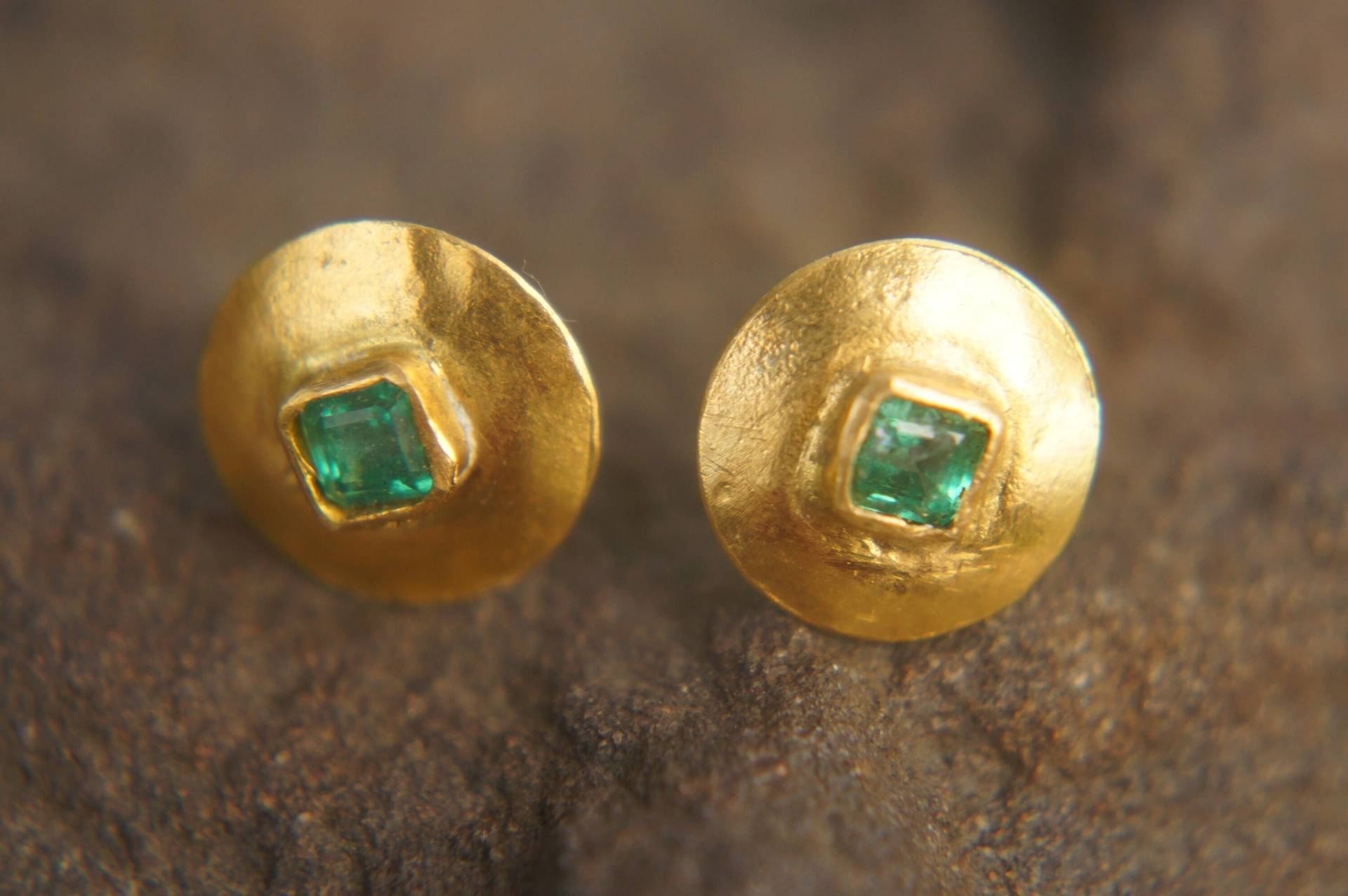 24K Gold/Grüne Smaragd Ohrstecker/Grüne Ohrstecker/24K Gold Ohrstecker von geffenjewelry
