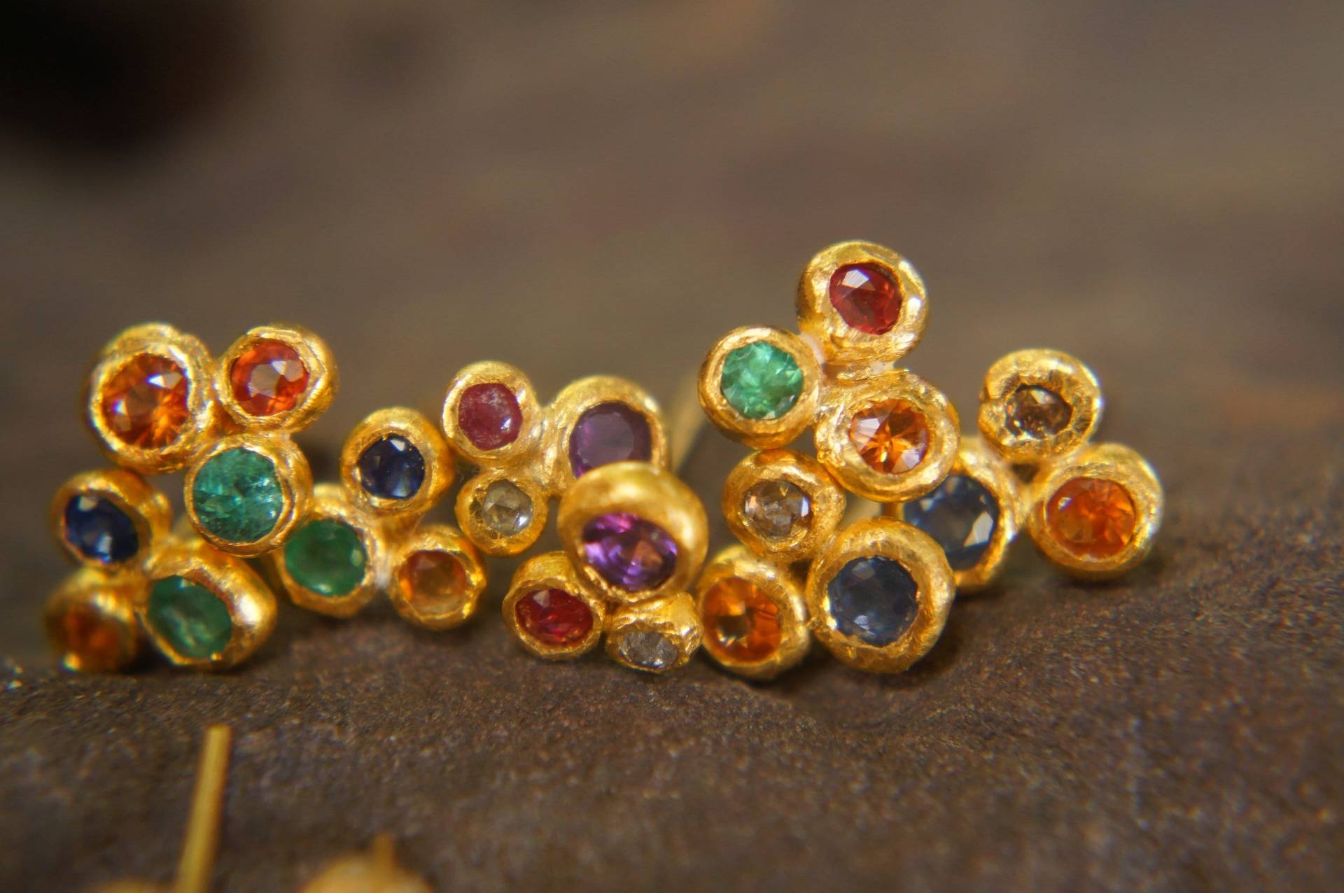 24K Gold // Rubin Und Diamant Ohrringe Ohrstecker von geffenjewelry