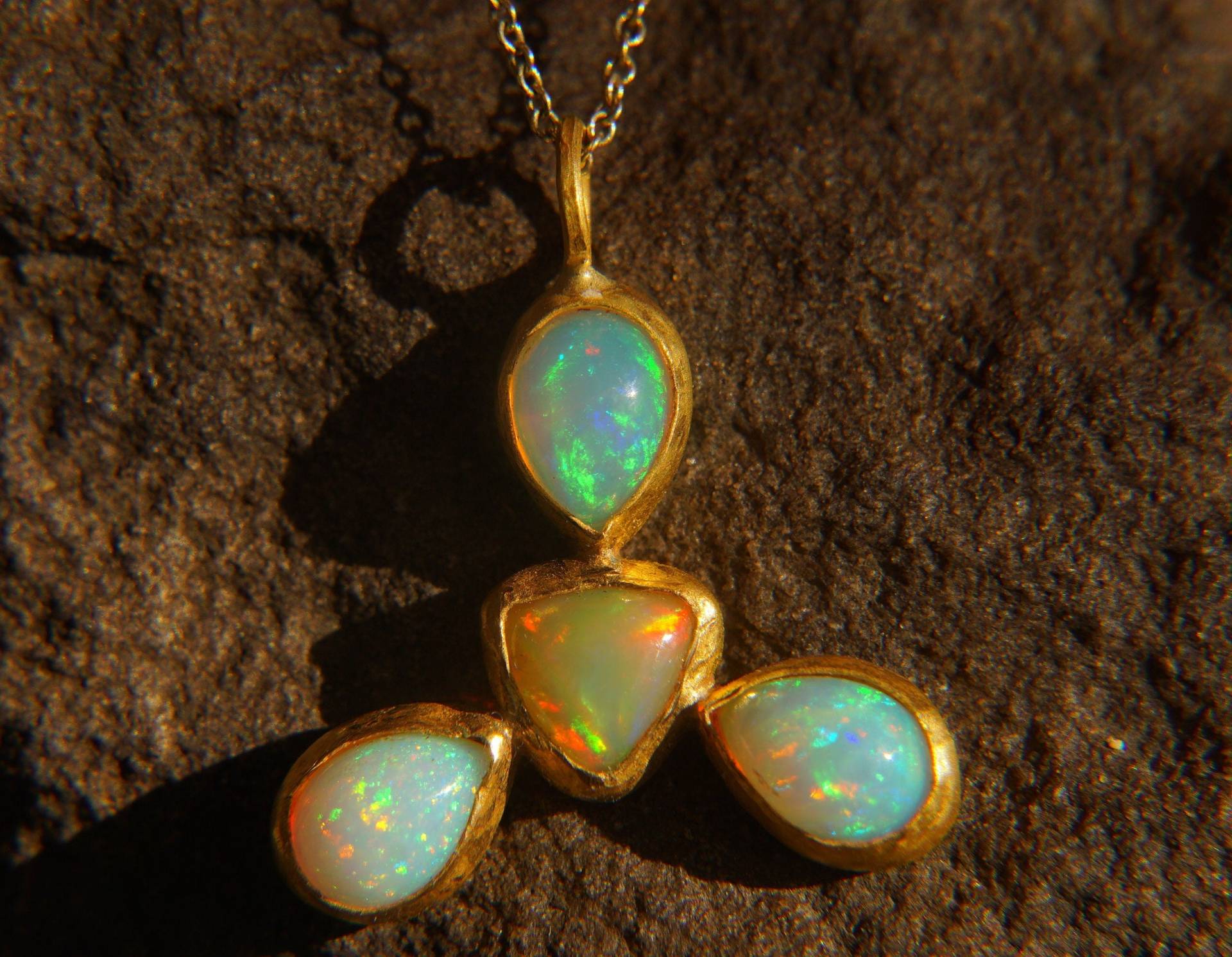 24K Gold Anhänger/Gold Opal Anhänger/Multi Stein Anhänger/Opal Anhänger von geffenjewelry