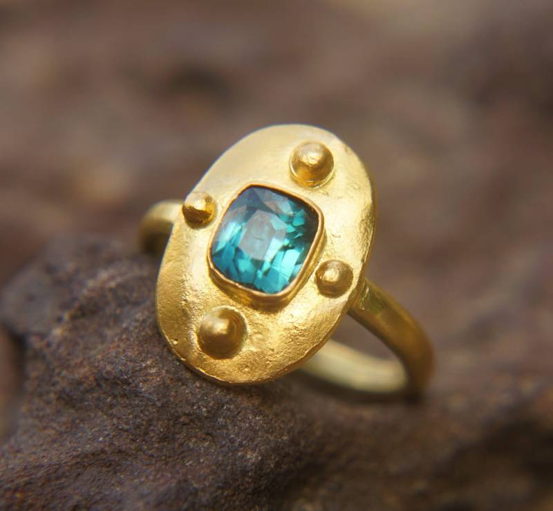 24K Gold Blauer Turmalin Ring//Gold Ring//24K Schmuck//Einzigartiger Verlobungsring//Artisan Ring von geffenjewelry