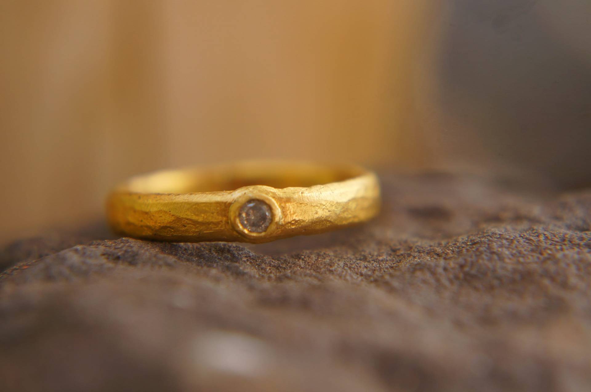 24K Gold Diamant Ring//Gold Ring//Gehämmerter Verlobungsring// Verlobungsring//Handarbeit Ring//Boho Verlobungsring von geffenjewelry