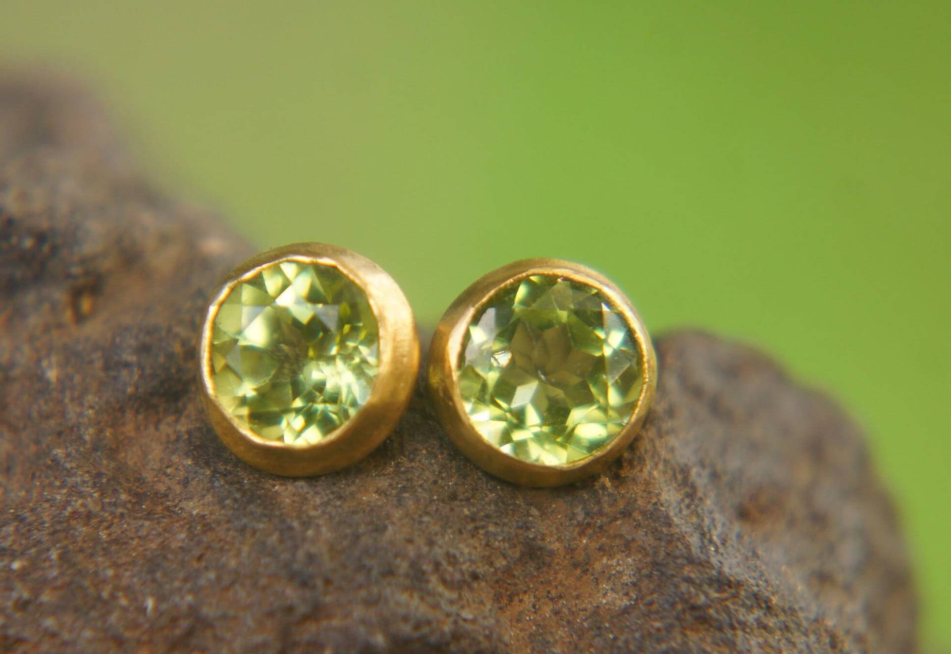24K Gold Rund Peridot Ohrstecker // Gold Ohrringe Runde von geffenjewelry