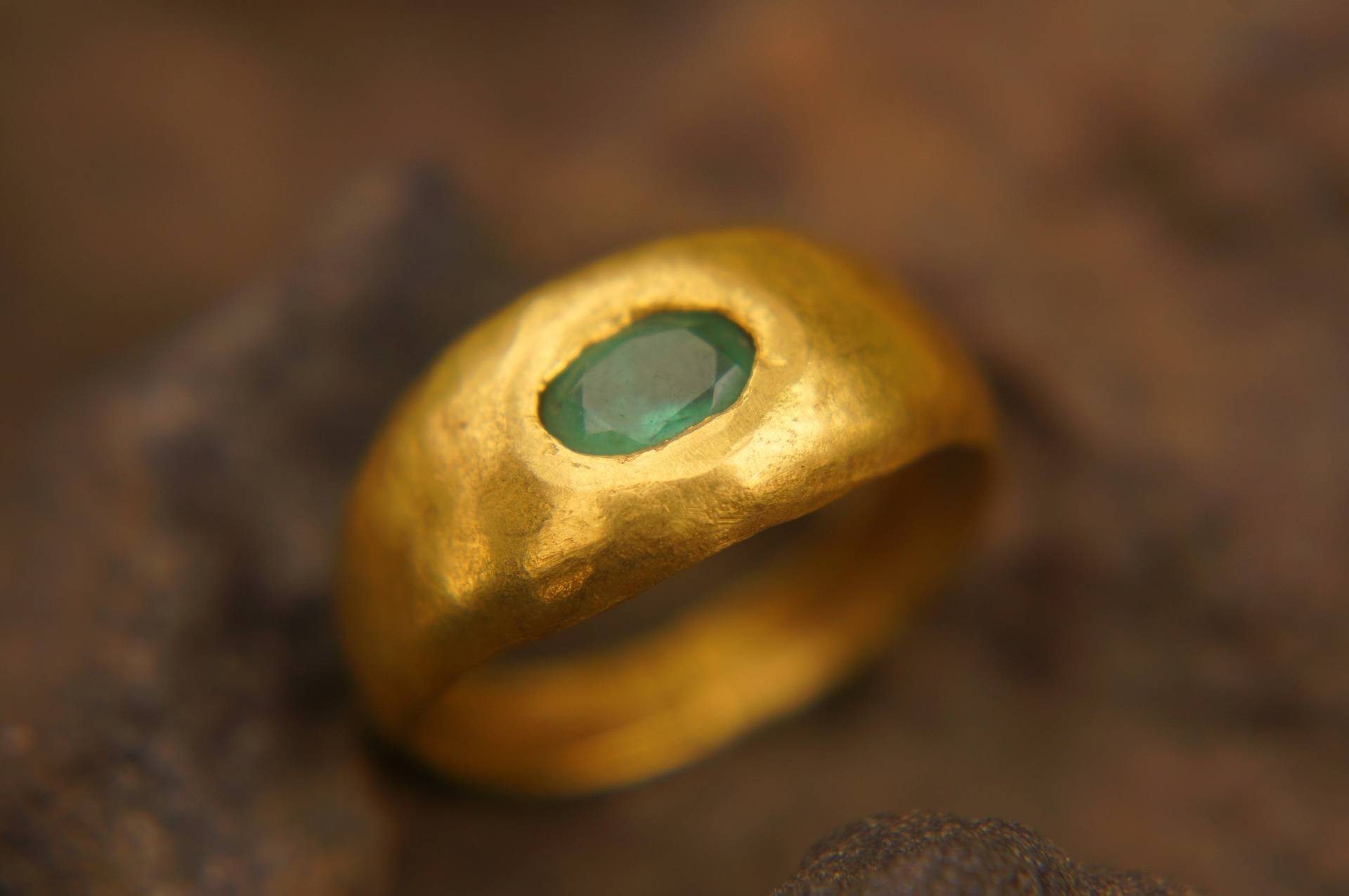 24K Gold Smaragd Ring//Gold Ring//Smaragd Verlobungsring// Verlobungsring//Artisan Ring//Boho Verlobungsring//24K Ring von geffenjewelry