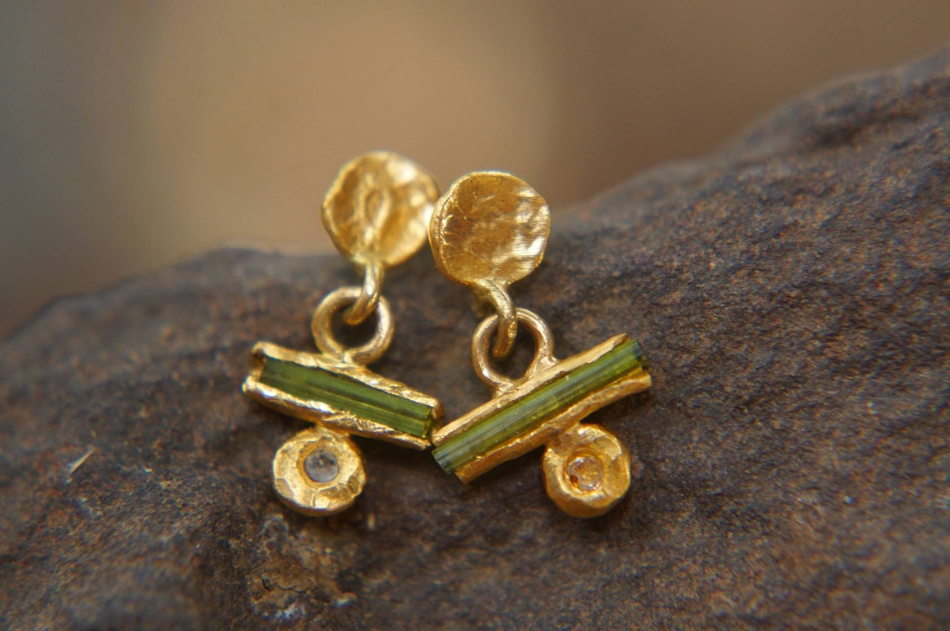 Baumeln Diamant Ohrring/24 K Gold Diamanten Grün Ohrringe Alternative Einzigartige Handwerker Ohrstecker von geffenjewelry