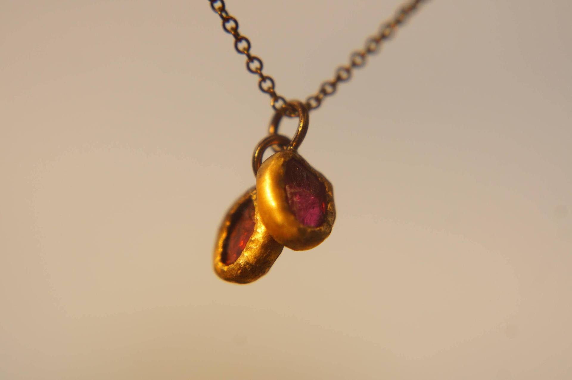 Kleiner 4-5 Mm Anhänger/Massiver 24K Goldanhänger//Goldkette Charm Anhänger//Edelsteinanhänger24K Goldanhänger//24K Goldkette//24K Goldkette von geffenjewelry