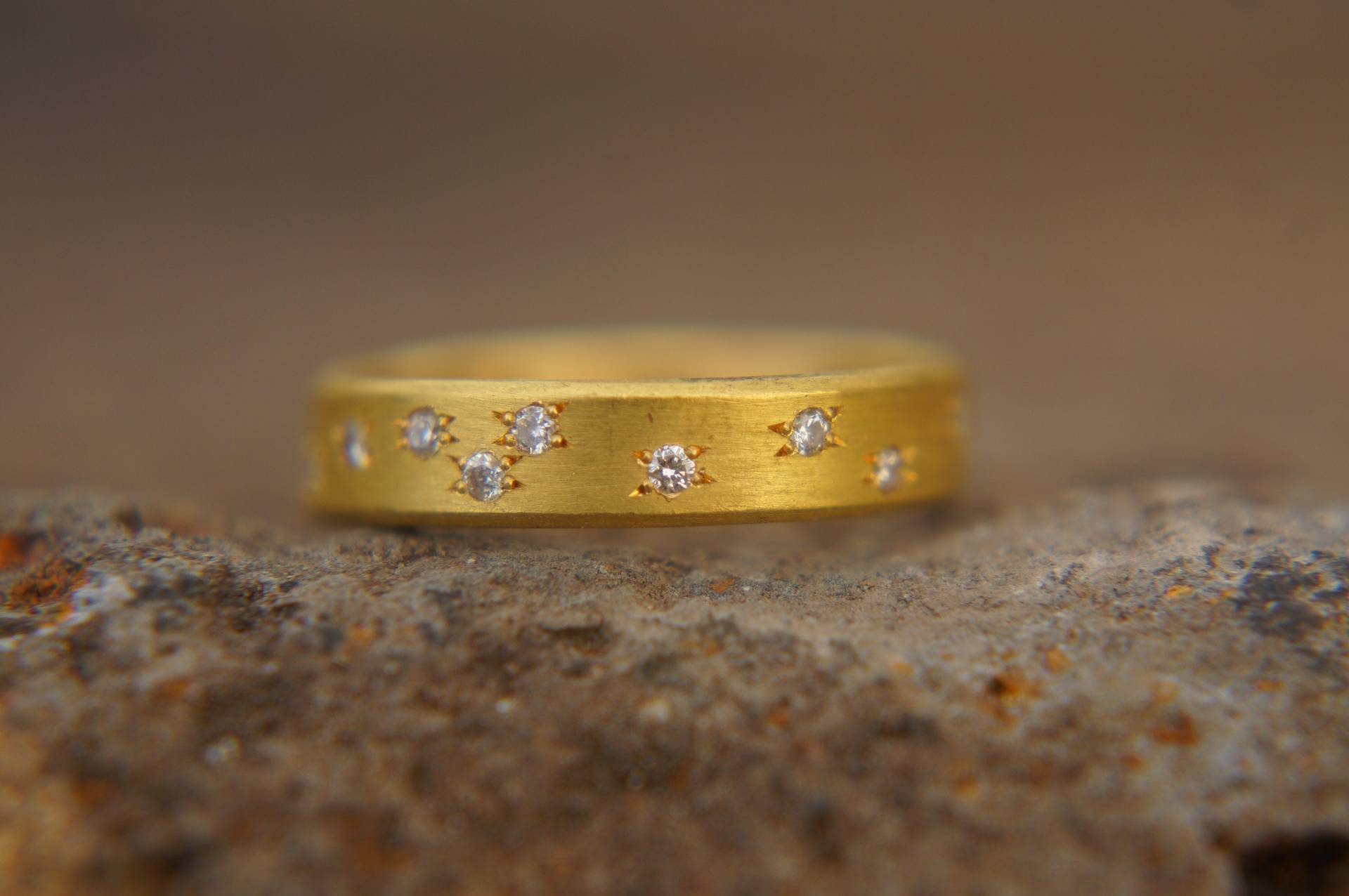 Kleiner Diamanten Ring/22K Gold Ring/Einzigartiger Verlobungsring/22K Verlobungsring von geffenjewelry