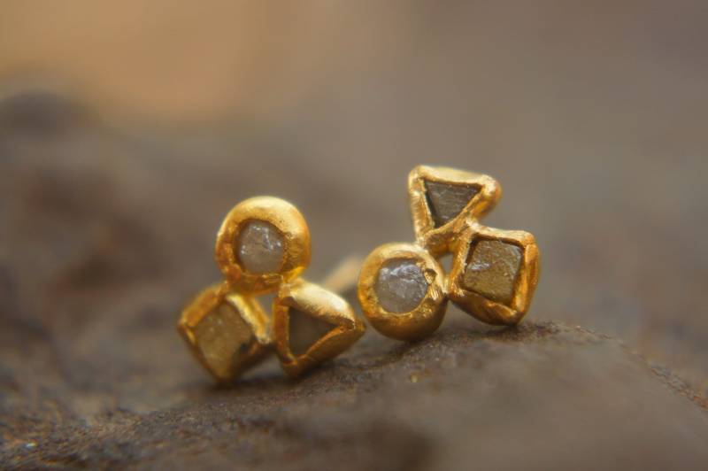 Massive 24K Gold Ohrstecker/Rohdiamant Ohrstecker/24K Ohrstecker von geffenjewelry