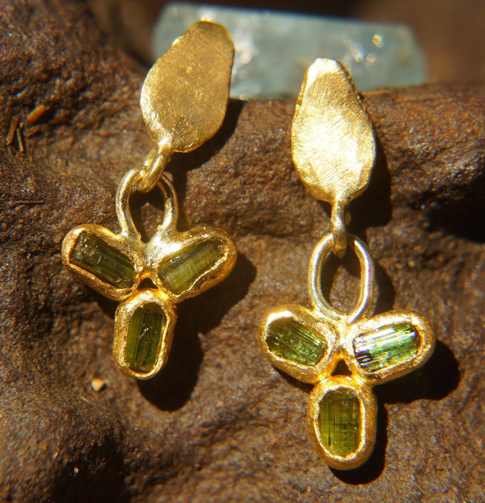 Ohrstecker // 24K Gold Grüne Alternative von geffenjewelry