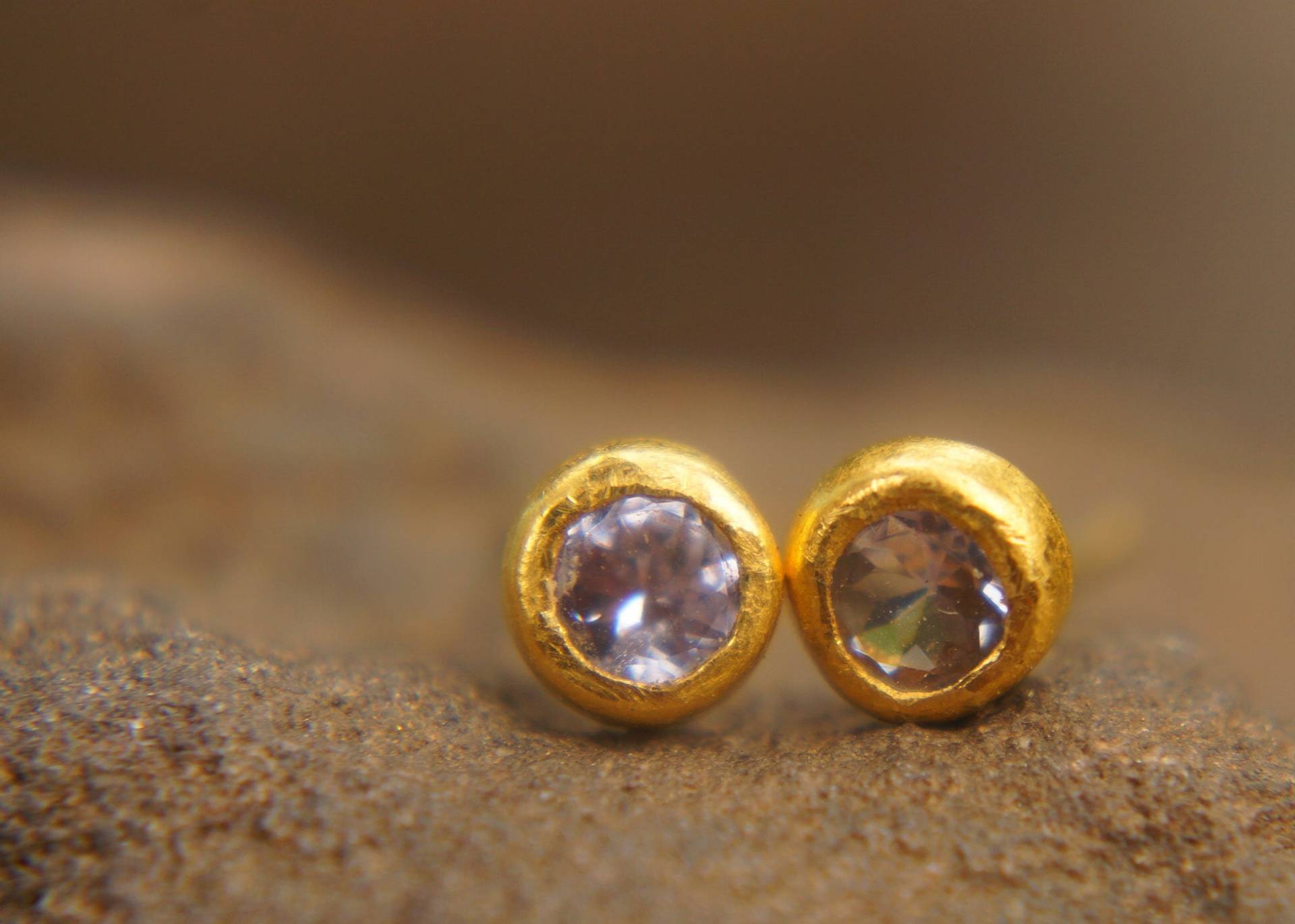 Osteraktion - 24K Gold//Tansanit Gold Ohrstecker//Fliederfarbene Ohrringe//Gold Ohrstecker//24K Ohrringe//Tansanit Ohrstecker von geffenjewelry