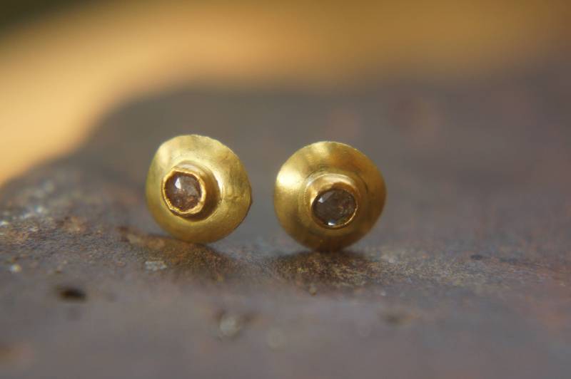 Solide 22K Gold//Rosenschliff Diamant Ohrstecker//Weiße Ohrringe//Ohrstecker//22K Gold Ohrringe//Diamant Ohrstecker//Handgemachte Ohrstecker von geffenjewelry