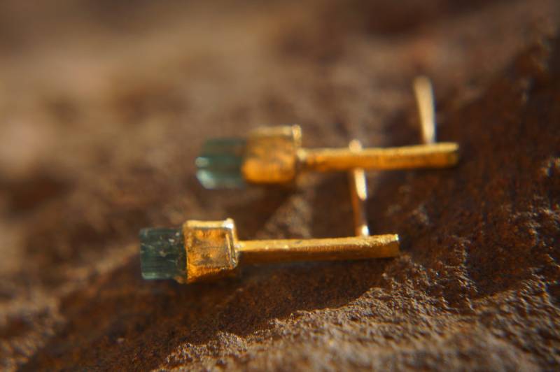 Solide 24K Gold-Blaue Turmalin Ohrstecker-Gold Ohrstecker// Unikat-Ohrstecker//24K Gold Ohrringe//Blaue Stein Ohrringe//24K Ohrstecker Mit von geffenjewelry