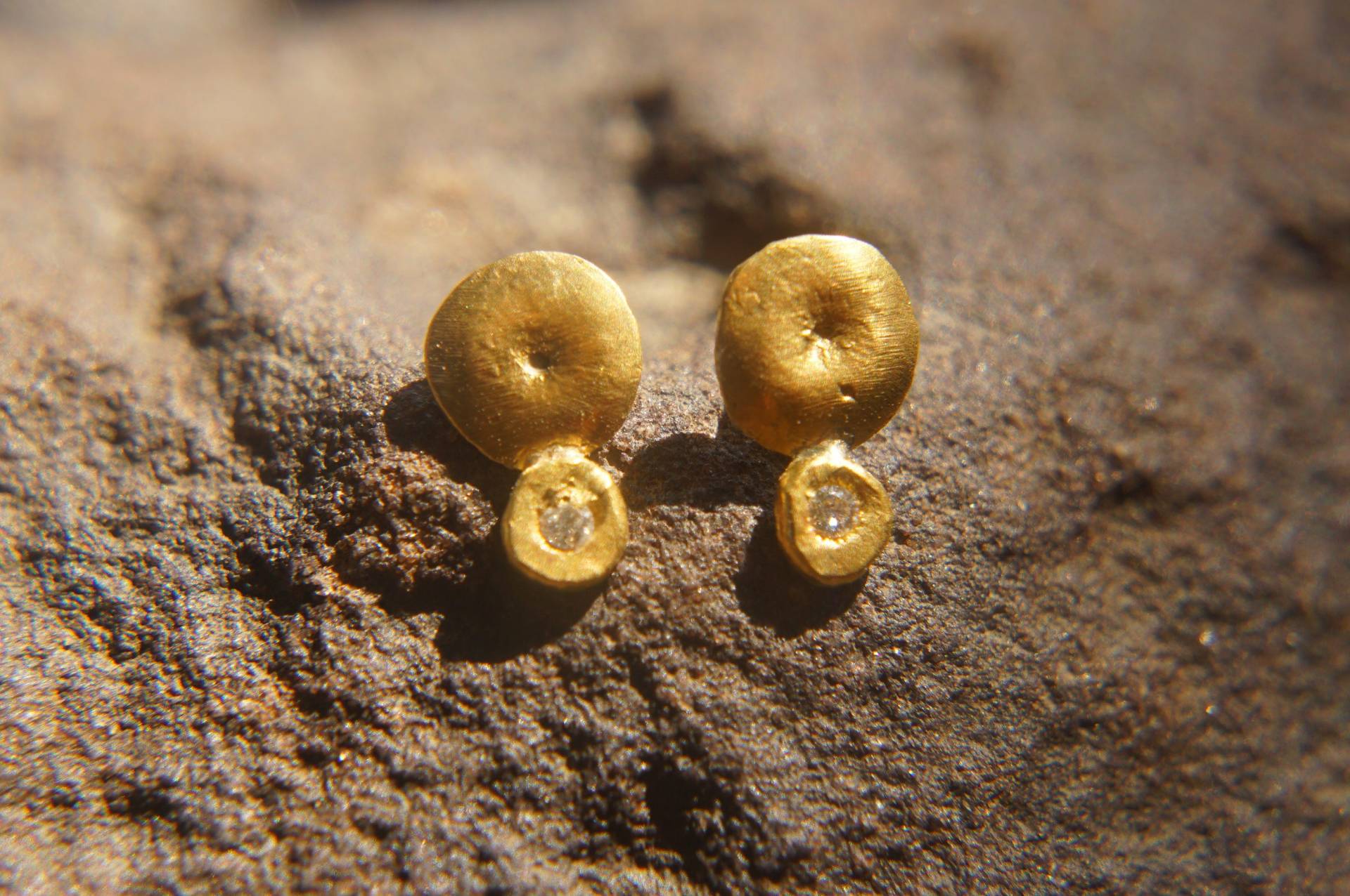 Solide 24K Gold - Diamant Ohrstecker -Gold Ohrringe Diamant-Gold Ohrstecker-24K Gold Ohrringe-Diamant Ohrringe-Winzige Ohrstecker-Yoavgefen von geffenjewelry