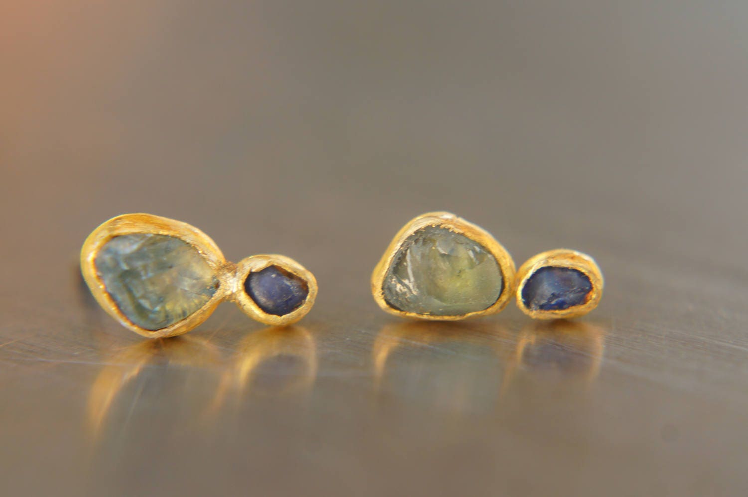 Solide 24K Gold- Rohedelstein Ohrstecker - Rohedel Stein- Ohrringe-Ohrstecker-24K Gold Ohrringe-Rohe Edelstein Ohrringe Ohrringe von geffenjewelry