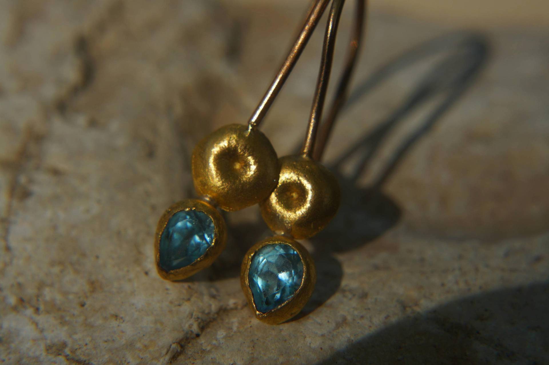 Verkaufe Massive Gold Ohrringe//Blau Topas Ohrringe//Gold Tropfen Ohrringe//Blaue Ohrringe//24K Gold Ohrringe// 24Ct Ohrringe Mit Stein von geffenjewelry