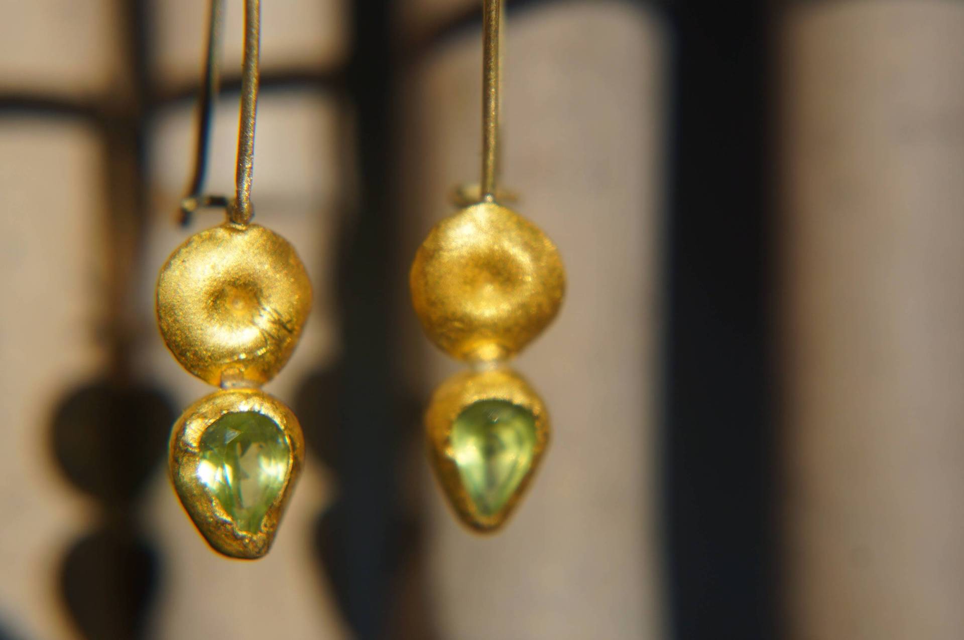 Verkaufe Massive Gold Ohrringe//Blau Topas Ohrringe//Gold Tropfen Ohrringe//Blaue Ohrringe//24K Gold Ohrringe// 24Ct Ohrringe Mit Stein von geffenjewelry