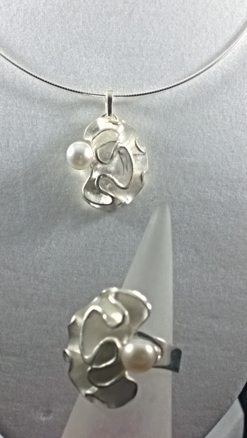 Wunderschönes Zuchtperlenset in 925 Sterling Silber Wunderschönes Zuchtperlenset in 925 Sterling Silber von gemaray