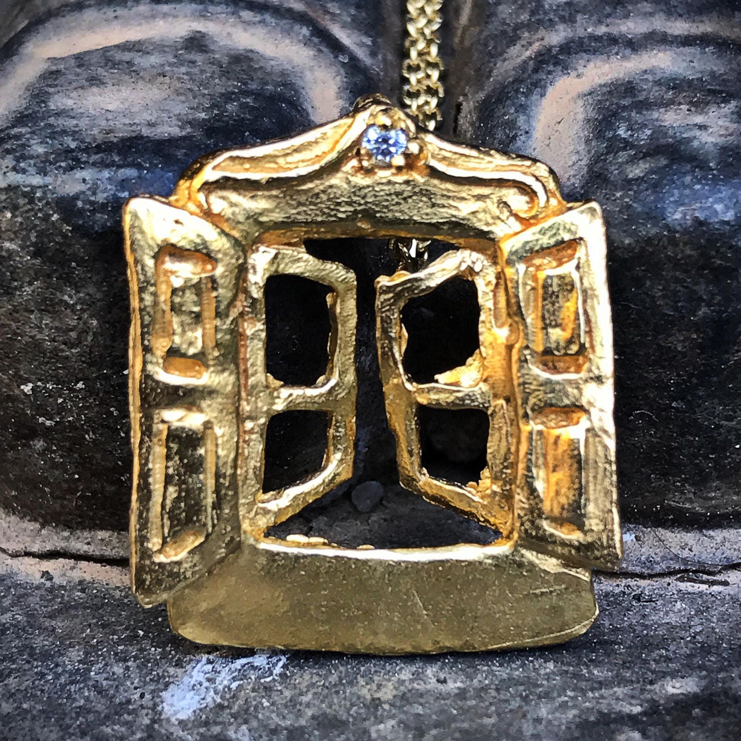 Fensterbehang. Vergoldeter Und Diamantbeschichteter Fensteranhänger. Kleine Fensterkette, Vergoldet Mit Diamanten von gemmaferran