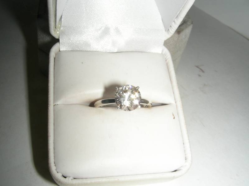 Großer, Funkelnd, Zirkonia Edelstein in Solitär Sterling Silber Ring Gr. 7 3/4 Großer, Funkelnd, Zirkonia Edelstein in Solitär Sterling Silber Ring Gr. 7 3/4 von gemnut1171