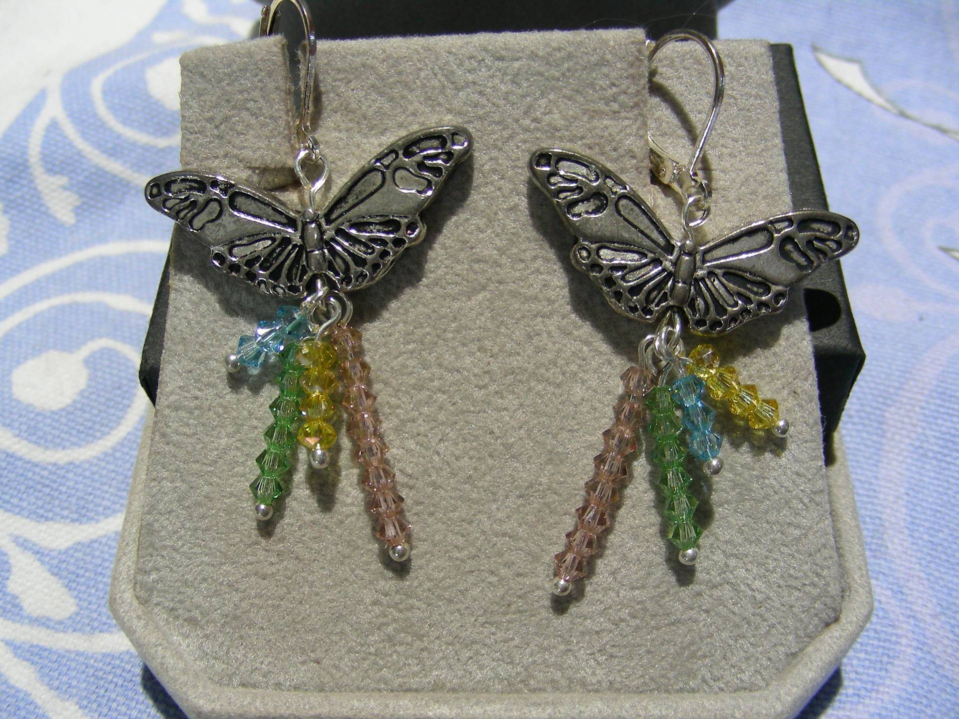 Schmetterling Mit Regenbogen Swarovski Perlen Auf Ss Leverback Ohrringe Schmetterling Mit Regenbogen Swarovski Perlen Auf Ss Leverback Ohrringe von gemnut1171
