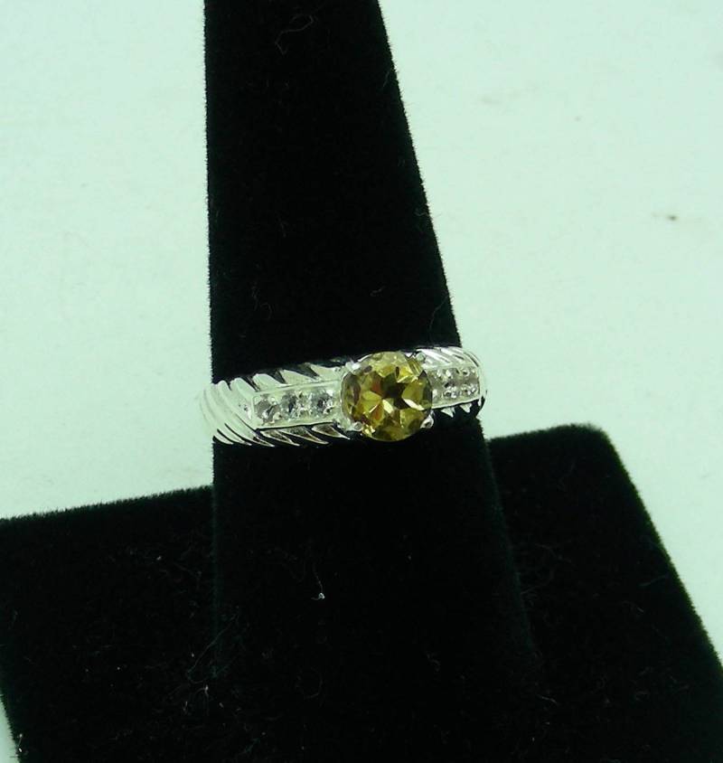 Schöne Citrin Mit Weißen Topas Akzente in Sterling Silber Ring Größe 8 Schöne Citrin Mit Weißen Topas Akzente in Sterling Silber Ring Größe 8 von gemnut1171