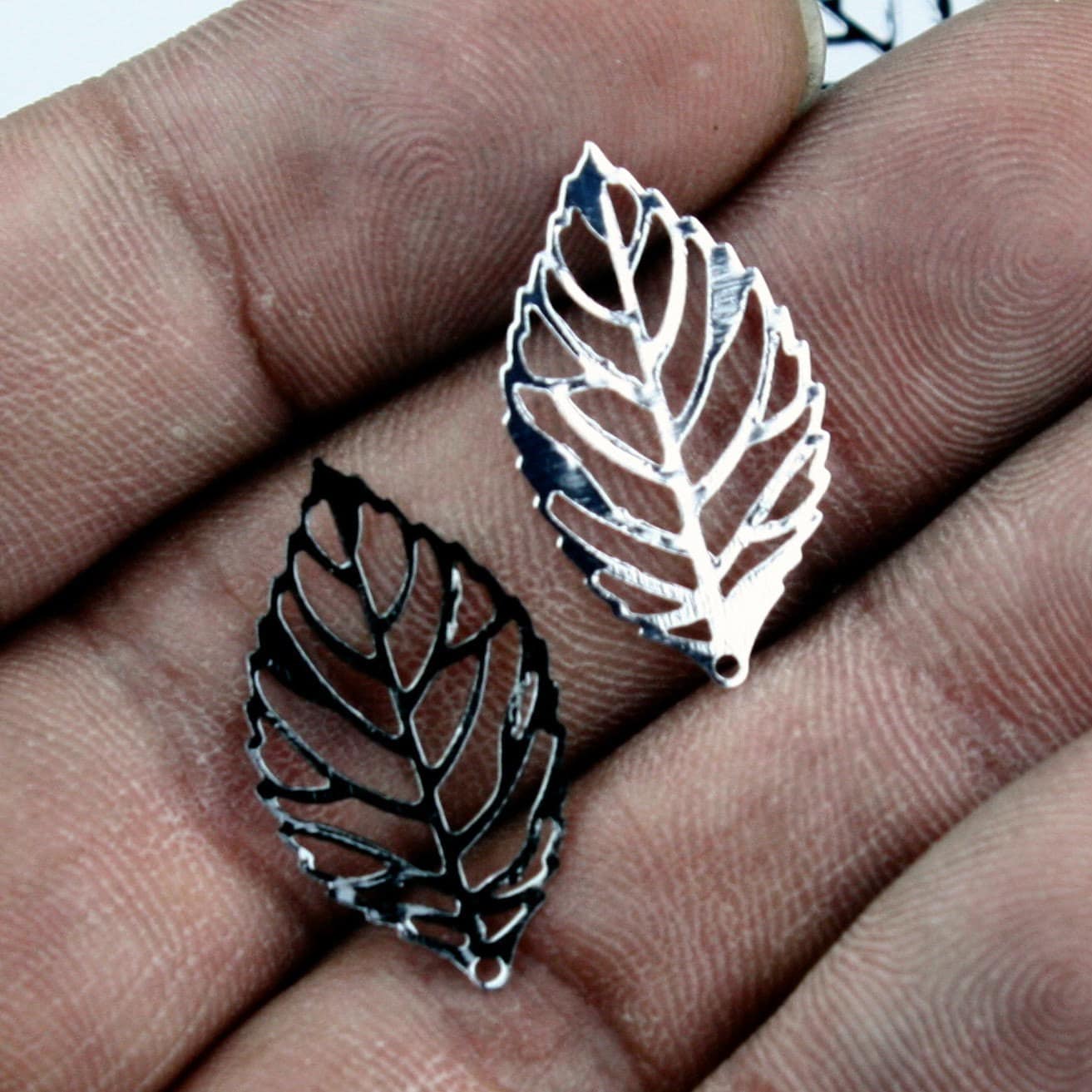 50 Stück Gunmetal Finished Blatt Baumeln Anhänger Tropfen - 23.5x13.5 Mm 50 Stück Gunmetal Finished Blatt Baumeln Anhänger Tropfen - 23.5x13.5 Mm von gemplus24