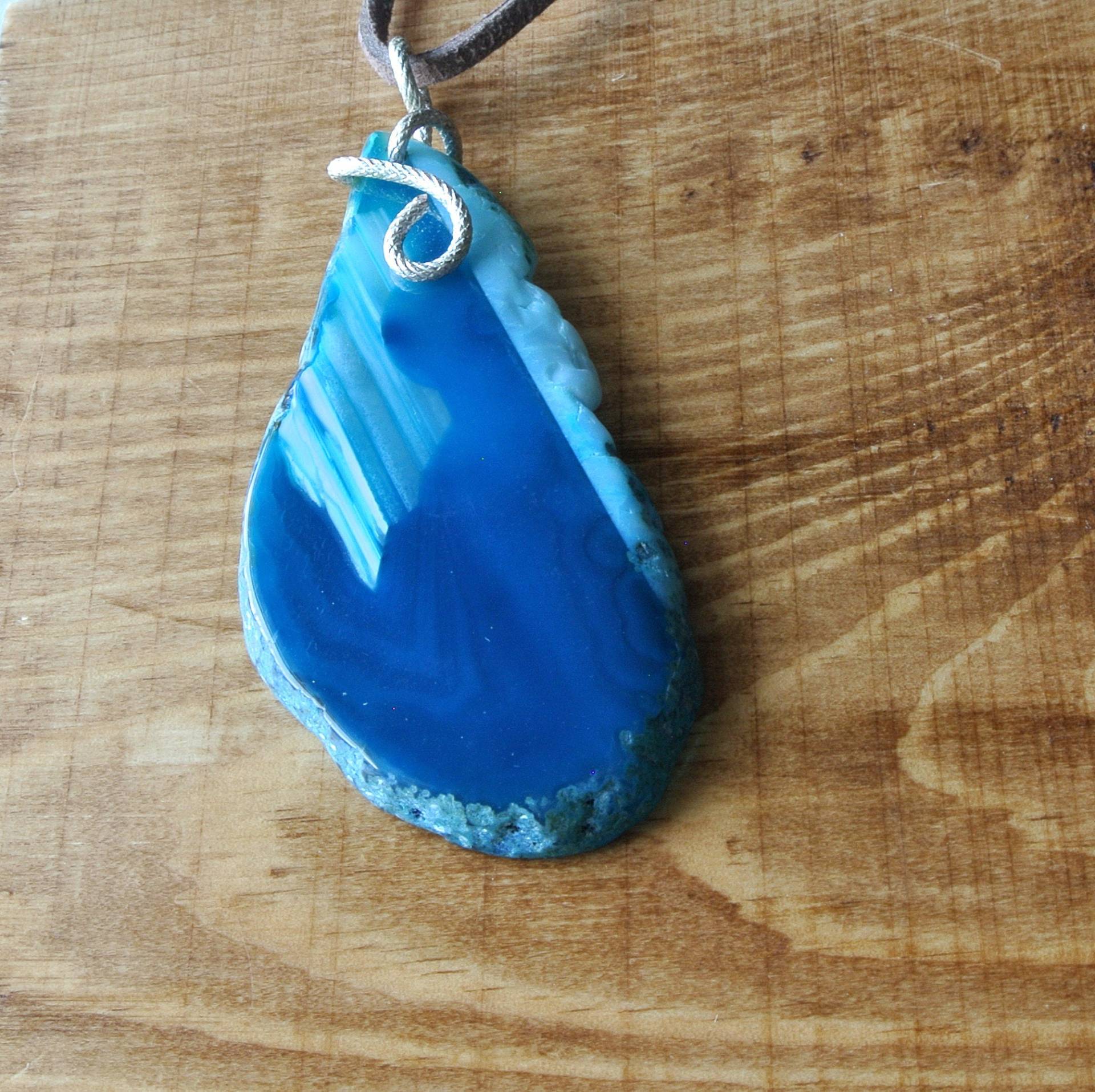 Achatscheibe, Großer Tiefblauer Anhänger, Boho Schmuck Für Die Feiertage, Drahtarbeit, Handarbeit Aus Wales Achatscheibe, Großer Tiefblauer Anhänger, Boho Schmuck Für Die Feiertage, Drahtarbeit, Handarbeit Aus Wales von gemsbasket