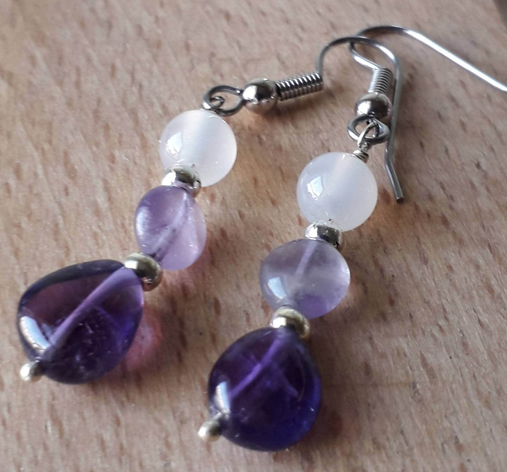 Echte Lavendel Amethyst Tropfen Ohrringe, 3 Perlen Und Quarz Februar Geburtstagsgeschenk, Wassermann Geburtsstein Echte Lavendel Amethyst Tropfen Ohrringe, 3 Perlen Und Quarz Februar Geburtstagsgeschenk, Wassermann Geburtsstein von gemsbasket