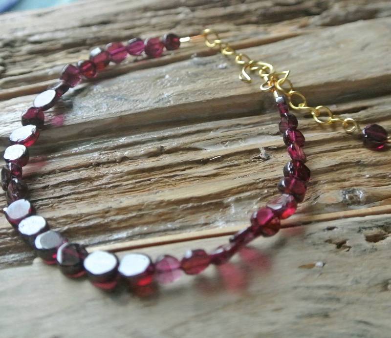 Zartes Granat Armband, Echtes Rundes Münz Steinbock Geburtstagsarmband Januar, Geburtsstein Armband von gemsbasket