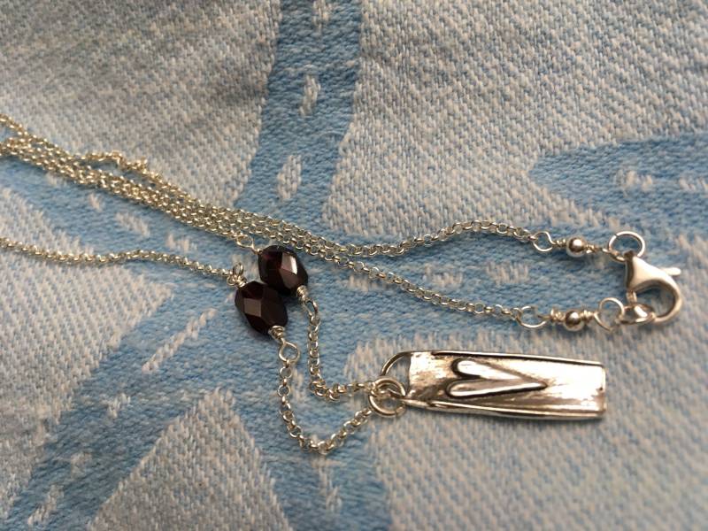 Bar Halskette Herz Roter Granat Echter Halbedelstein Sterling Silber Rechteck Anhänger Mit Kette Valentinstag von gemsbytheshore