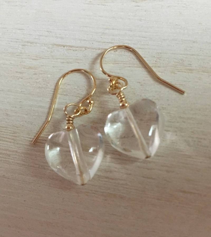 Klarer Quarz Herz Ohrringe, Edelstein Ohrringe 14K Gold Keine Farbe Kristall Minimalist Valentine von gemsbytheshore