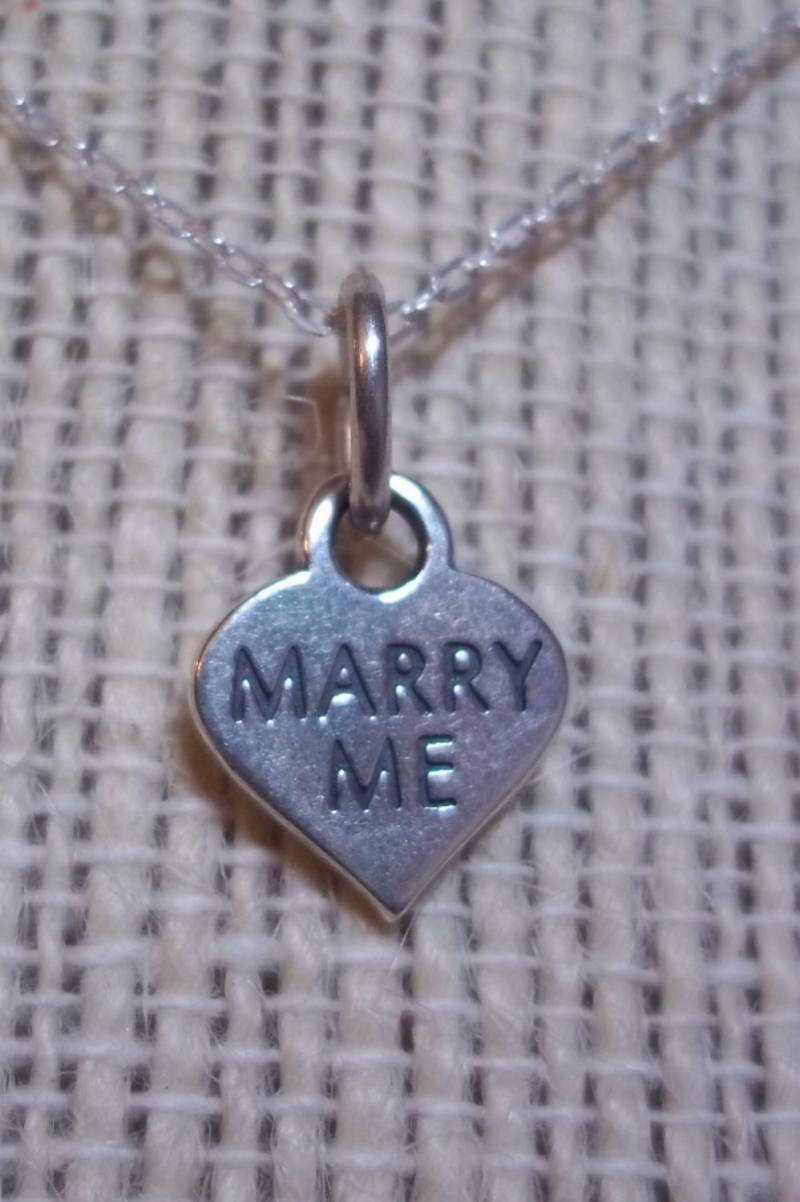 Marry Me Halskette, Zierliche Herz Charm Anhänger Halskette Kette Sterling Silber, Heiratsantrag Verlobung Hochzeit Valentine Nachricht von gemsbytheshore