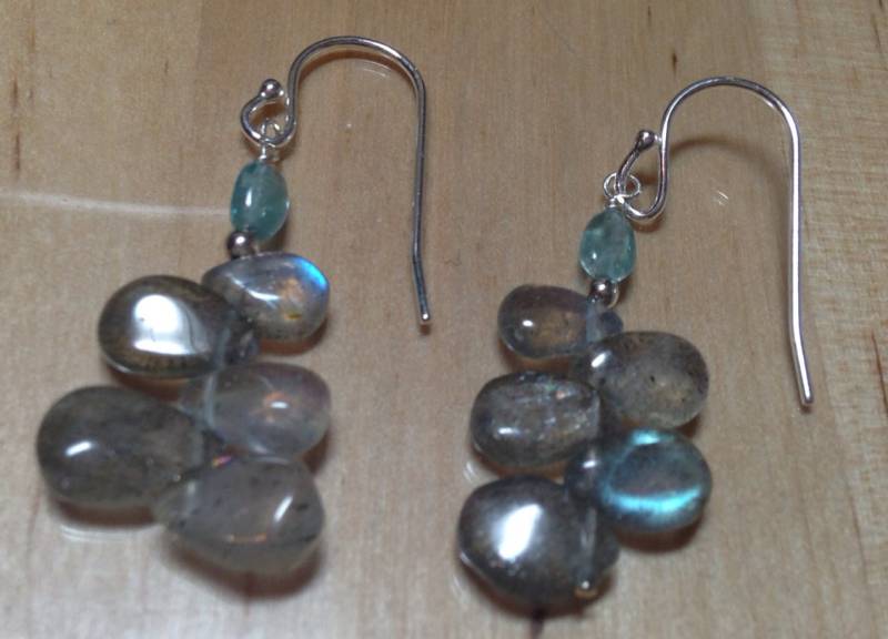 Natürliche Halbedelstein Labradorit Ohrringe Apatit Edelstein Sterling Silber Aqua Blau Grau Briolette Baumeln von gemsbytheshore