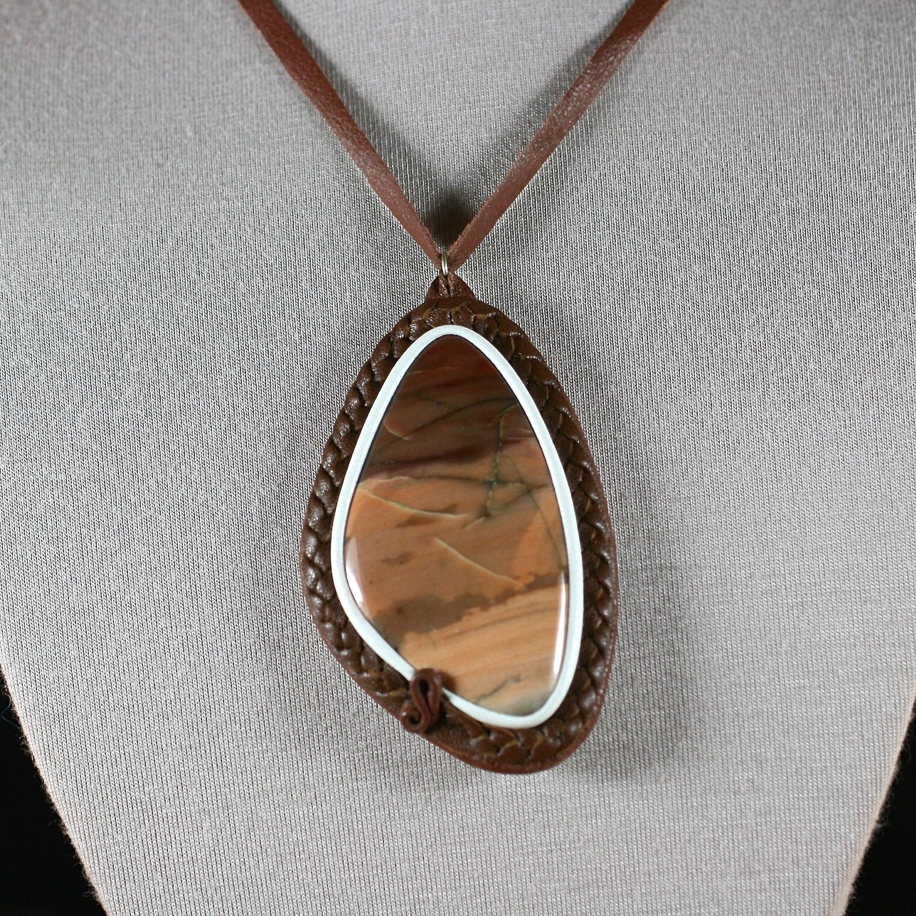 Bild Jaspis Lederkette 75x47mm Bild Jaspis Lederkette 75x47mm von gemsjewelryshop