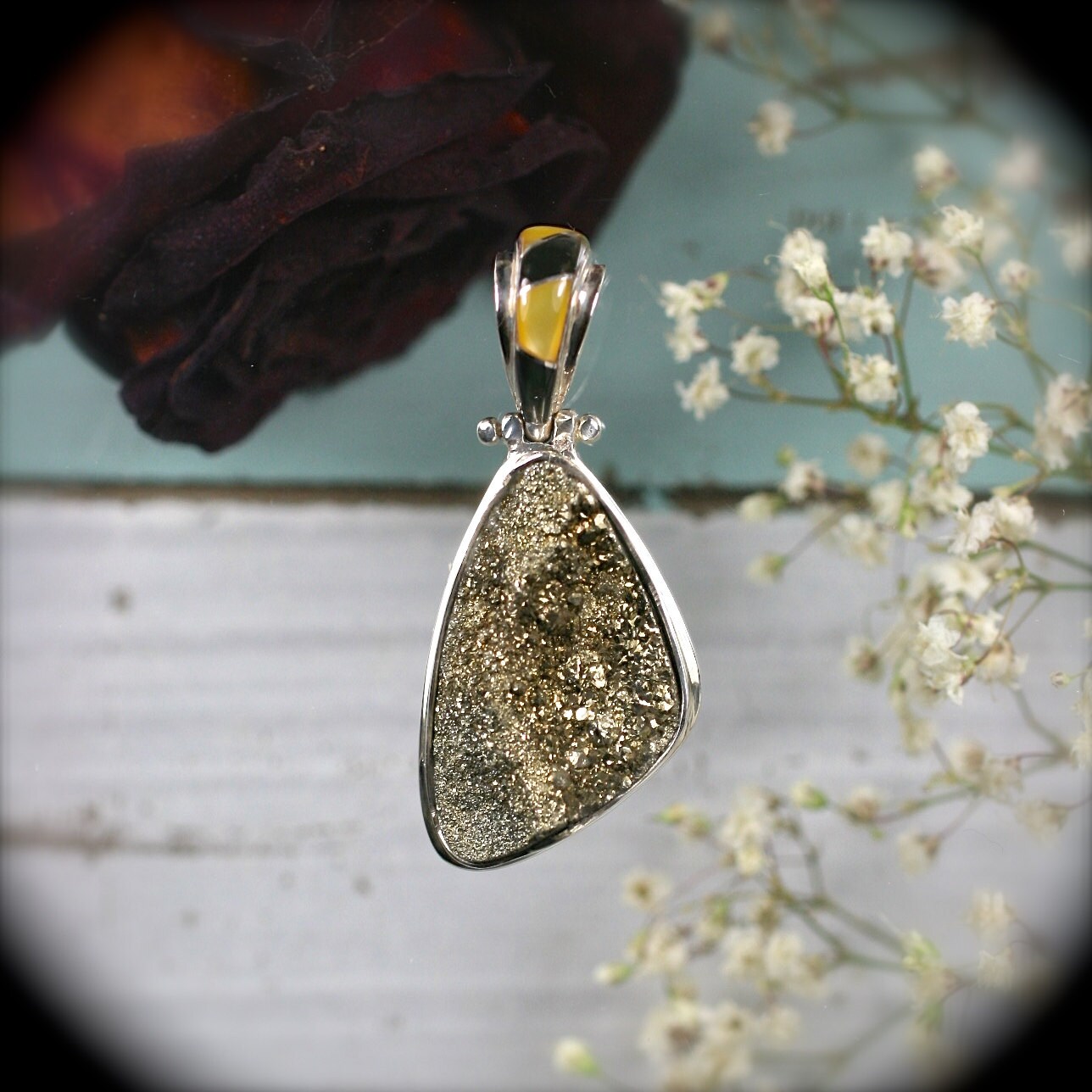 Pyrit Druzy Edelstein Sterling Silber Freiform Anhänger Mit Eingelegten Kaution von gemsjewelryshop
