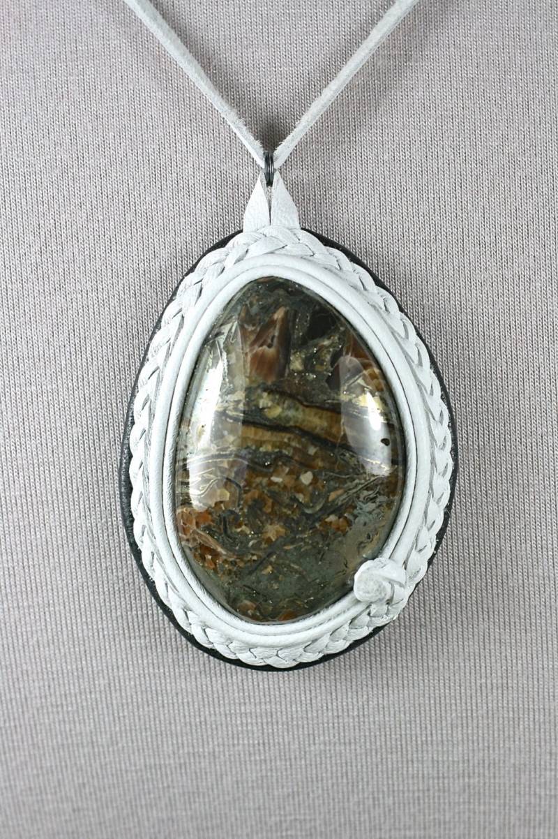 Simbircite Und Leder Handgefertigte Anhänger 61x45mm Simbircite Und Leder Handgefertigte Anhänger 61x45mm von gemsjewelryshop