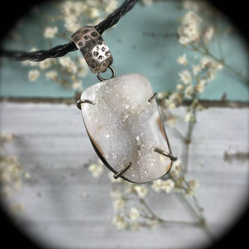 Tampa Bay Agatized Koralle Druzy Silber Anhänger 32x22mm Tampa Bay Agatized Koralle Druzy Silber Anhänger 32x22mm von gemsjewelryshop
