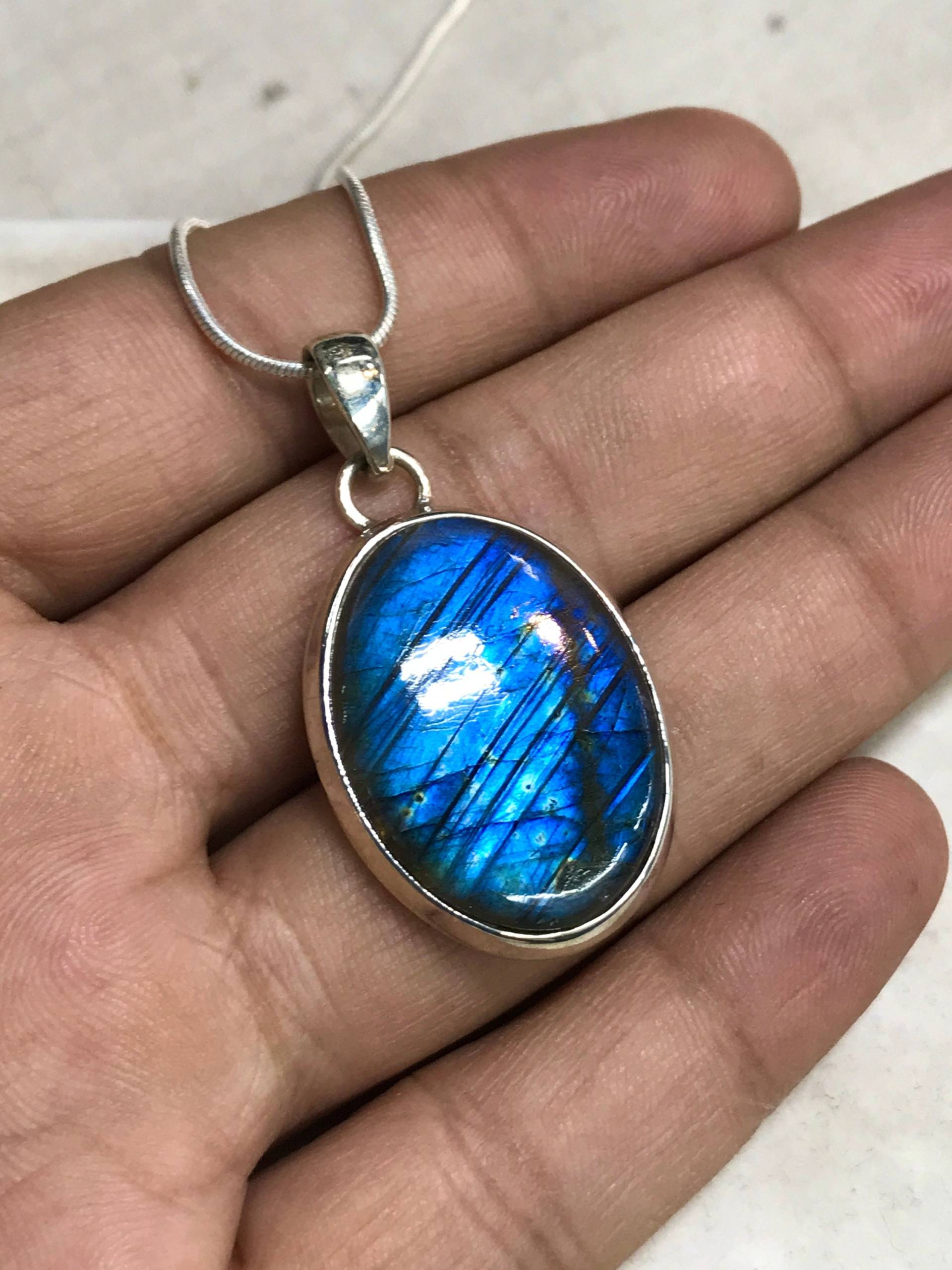 Labradorit Anhänger Erstaunliche Edelsteine Stein Starkes Blitzfeuer Hergestellt Mit 92, 5 Sterling Silber Labradorit Anhänger Erstaunliche Edelsteine Stein Starkes Blitzfeuer Hergestellt Mit 92, 5 Sterling Silber von gemsnjewelry