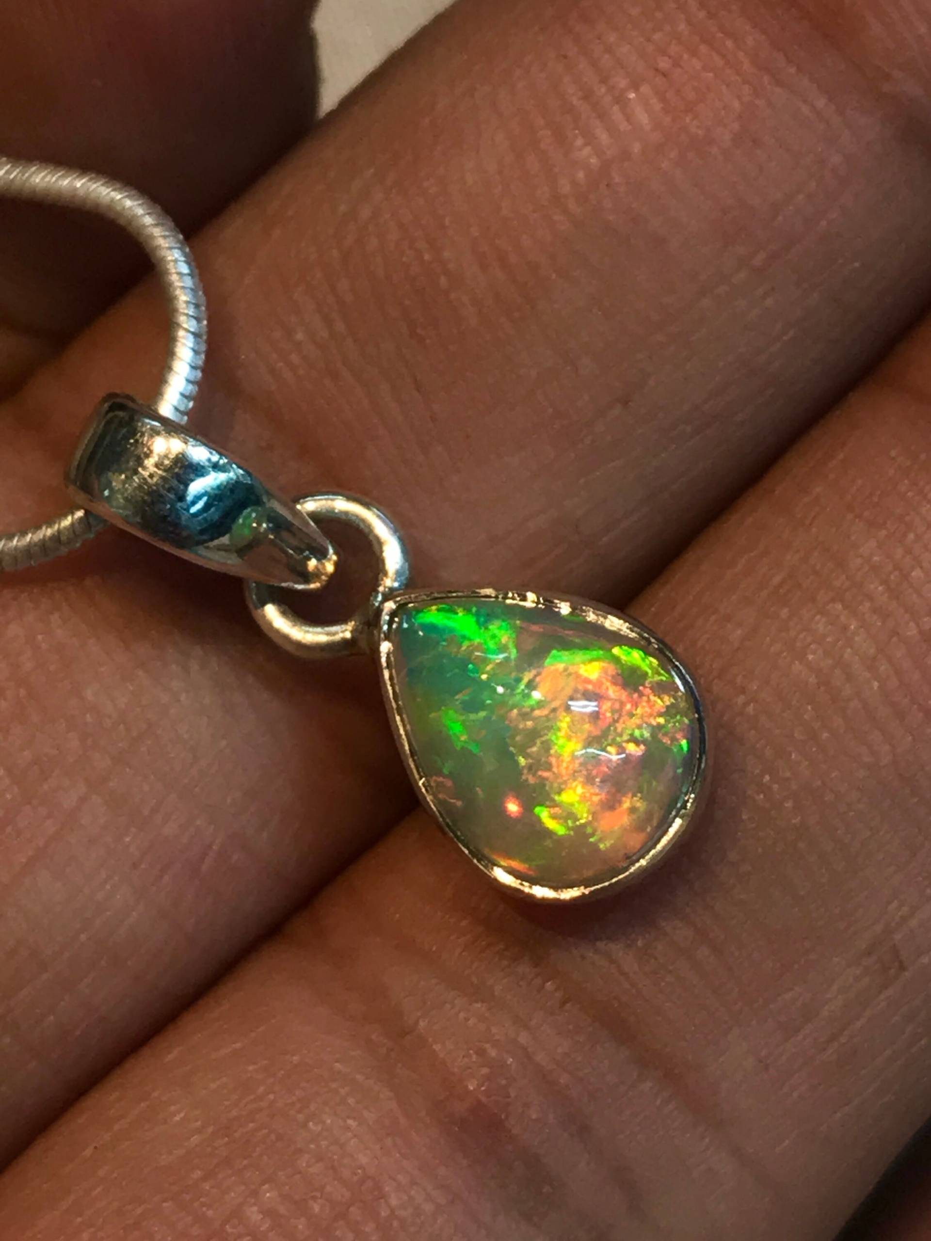 Opal Anhänger Welo Erstaunliche Edelsteine Stein Starke Blitzfeuer Gemacht Mit 92, 5 Sterling Silber Bezel Set Opal Anhänger Welo Erstaunliche Edelsteine Stein Starke Blitzfeuer Gemacht Mit 92, 5 Sterling Silber Bezel Set von gemsnjewelry