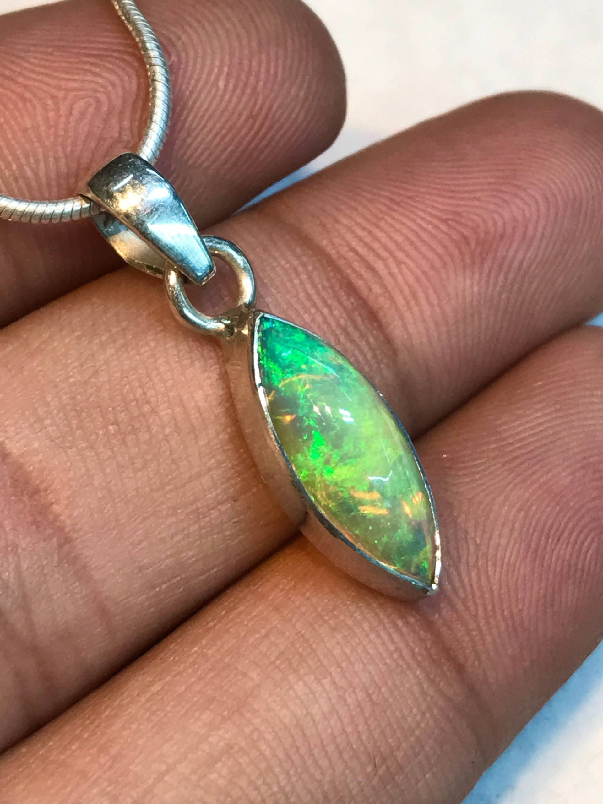 Opal Anhänger Welo Erstaunliche Edelsteine Stein Starke Blitzfeuer Gemacht Mit 92, 5 Sterling Silber Bezel Set Opal Anhänger Welo Erstaunliche Edelsteine Stein Starke Blitzfeuer Gemacht Mit 92, 5 Sterling Silber Bezel Set von gemsnjewelry