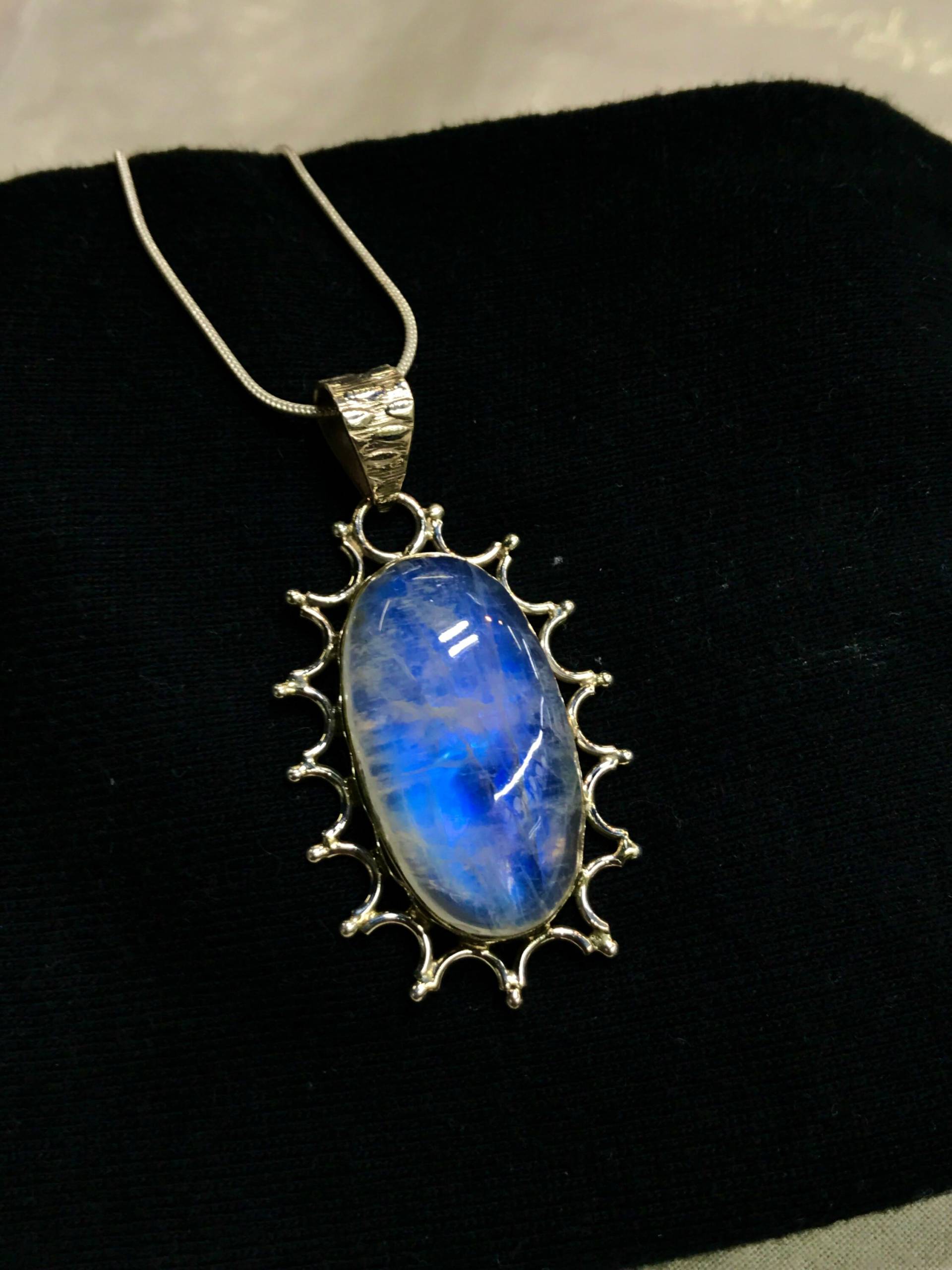 Regenbogen Mondstein Anhänger Erstaunliches Blau Starkes Blitzfeuer Edelsteine Stein Designer Hergestellt Aus 925Er Sterling Regenbogen Mondstein Anhänger Erstaunliches Blau Starkes Blitzfeuer Edelsteine Stein Designer Hergestellt Aus 925Er Sterling von gemsnjewelry