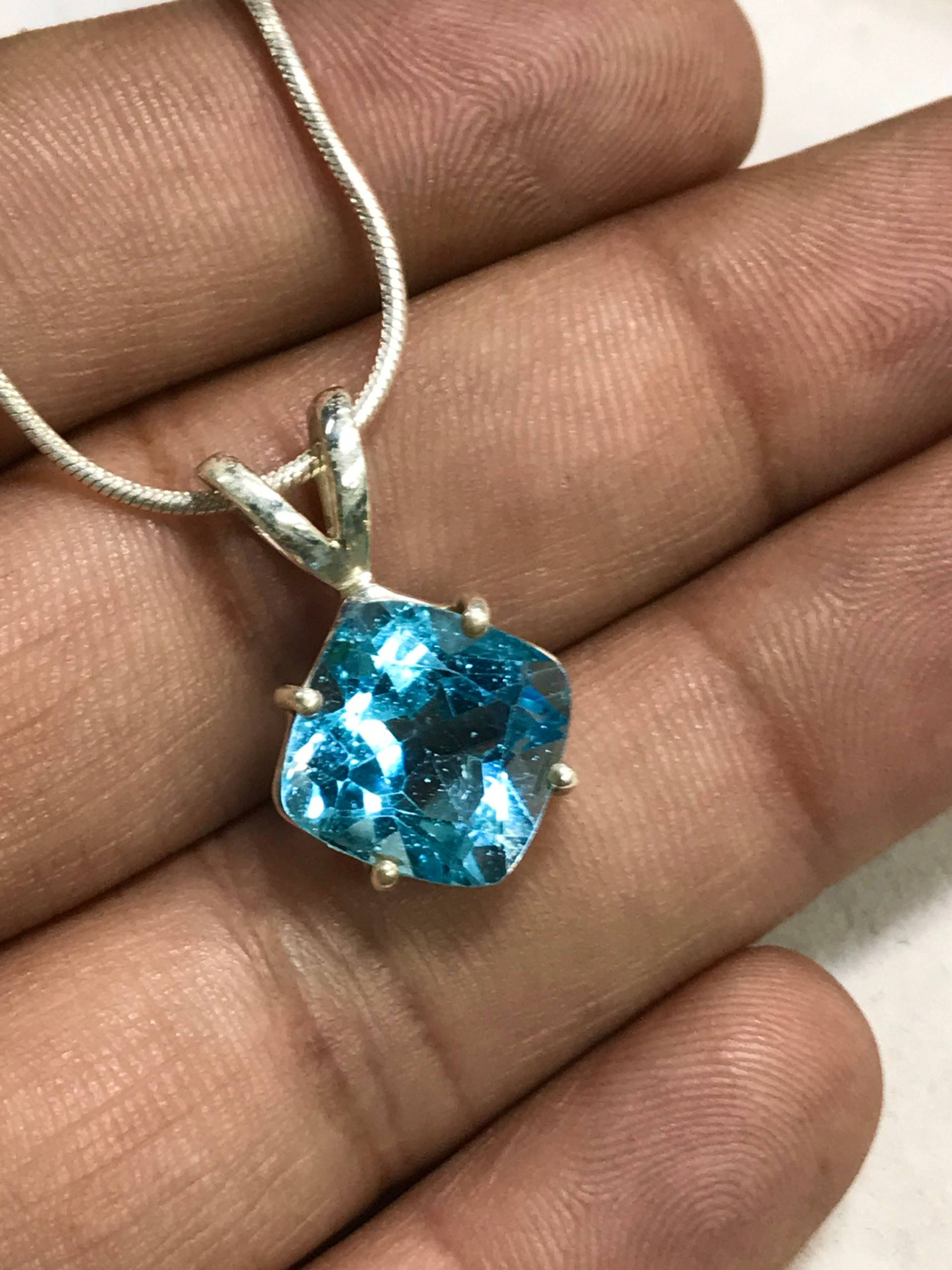 Topaz Blau Anhänger Blautopas Halskette Atemberaubende Edelsteine Feinschliff Stein Gemacht Mit 925 Sterling Silber Topaz Blau Anhänger Blautopas Halskette Atemberaubende Edelsteine Feinschliff Stein Gemacht Mit 925 Sterling Silber von gemsnjewelry