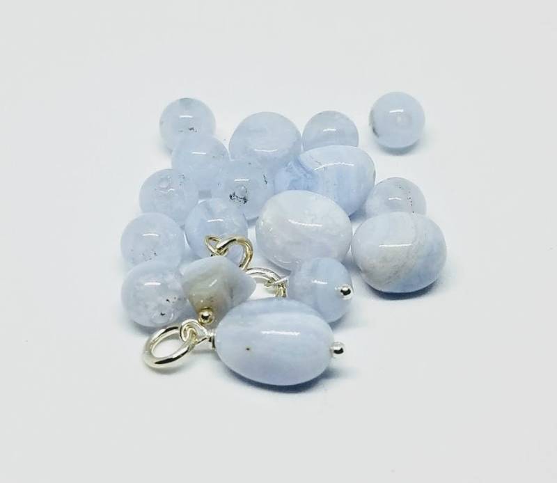 Blauer Spitzenachat Fügt Einen Charme - Schöne Hellblaue Und Weiße Wirbel Hinzu Blauer Spitzenachat Fügt Einen Charme - Schöne Hellblaue Und Weiße Wirbel Hinzu von gemstonetalisman