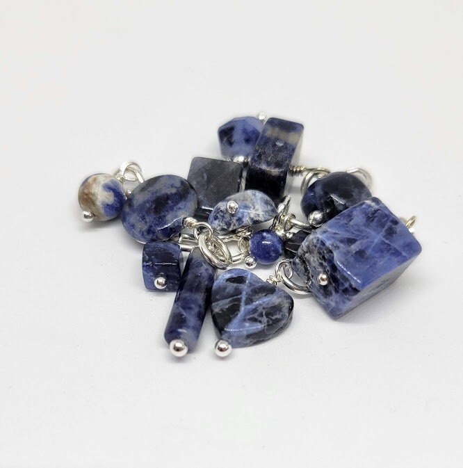 sterling Silber Wrapped Sodalith Charme von gemstonetalisman