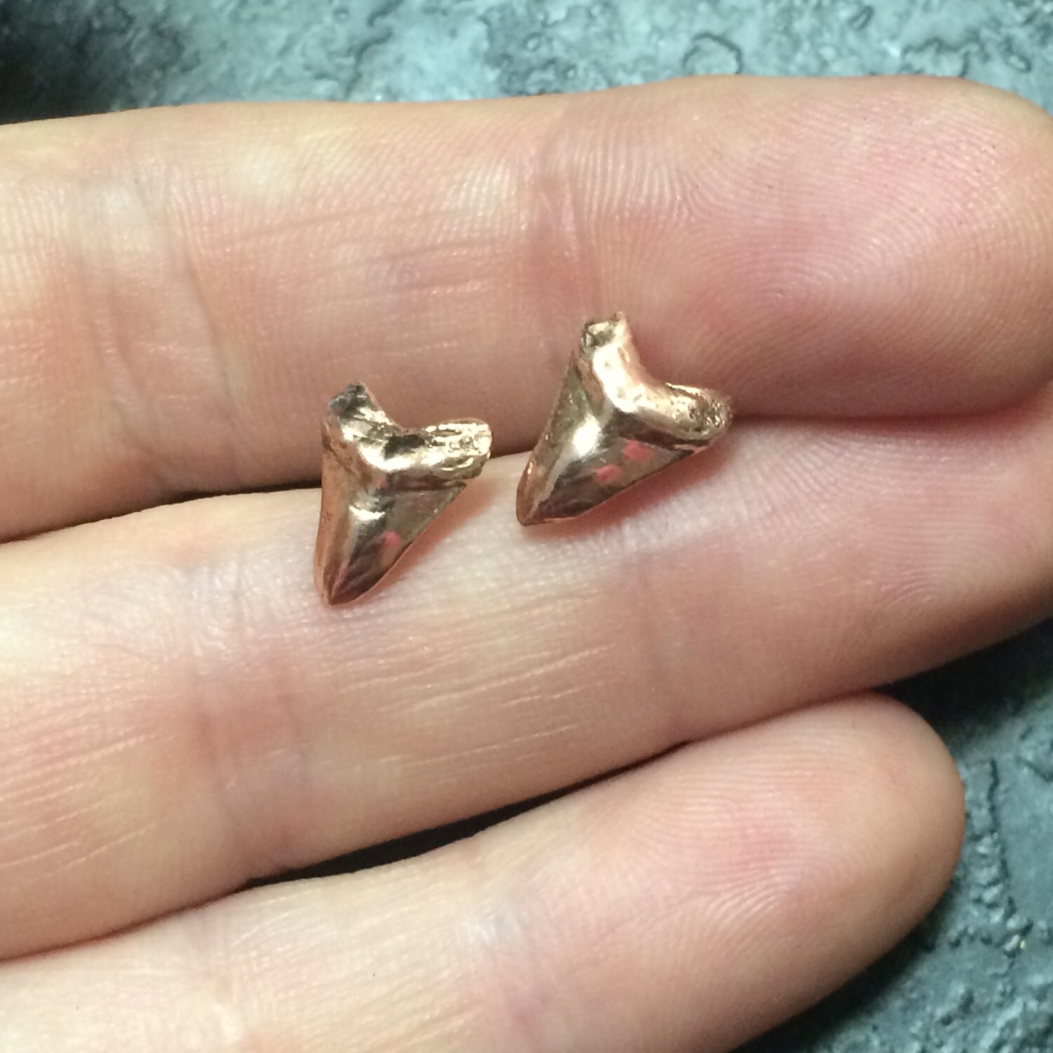 Megalodon Haifischzahn Ohrstecker - Wird in Silber, Gold Oder Platin Hergestellt von generationpunk