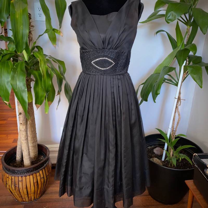 Vintage 60Er Jahre Schwarzes Abendkleid Mit Crinoline Slip Vintage 60Er Jahre Schwarzes Abendkleid Mit Crinoline Slip von generationsofgoddess