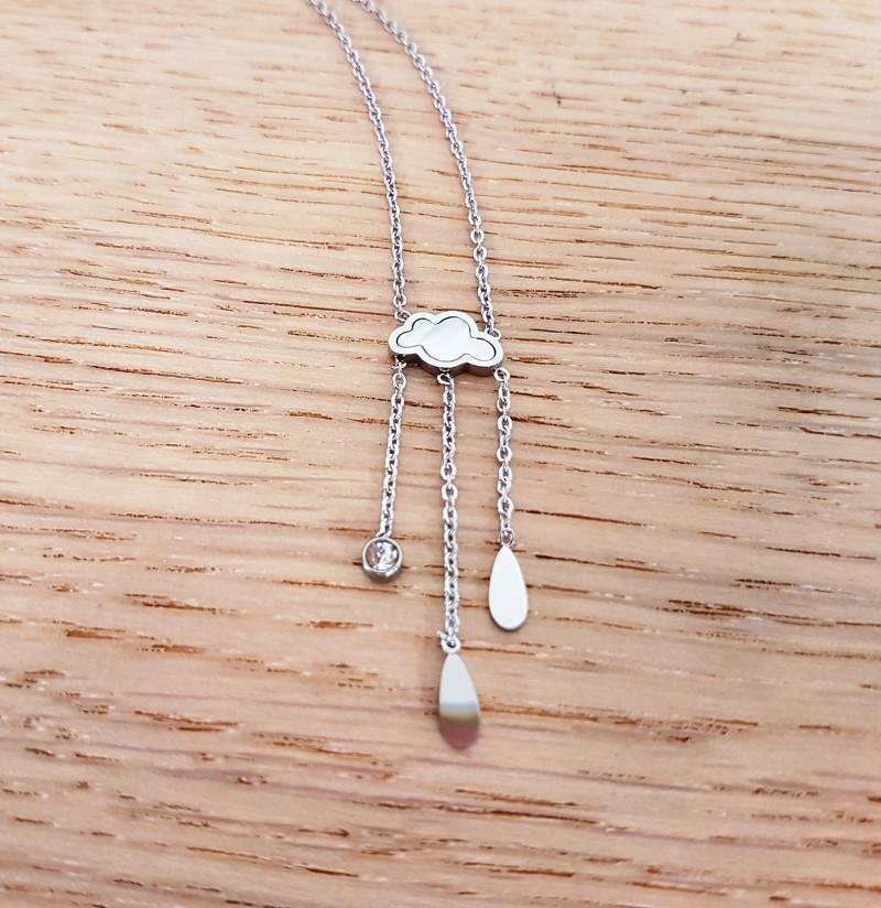 Zierliche Regenwolke Kette Perlmutt, Edelstahl Regentropfen Zierliche Regenwolke Kette Perlmutt, Edelstahl Regentropfen von gentlesubmission