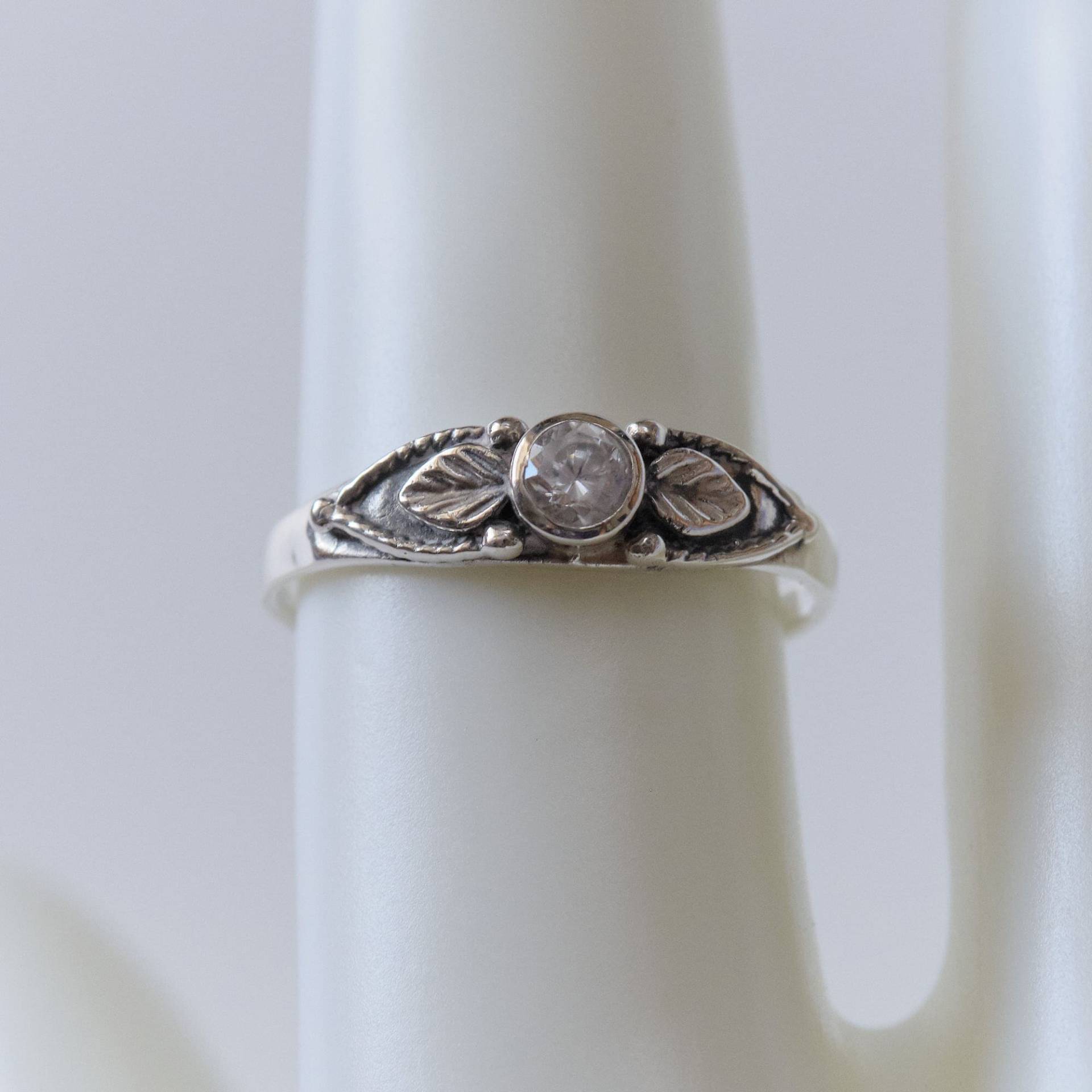 Vintage Blatt Und Wishbone Sterling Silber Ring Mit Zirkonia Vintage Blatt Und Wishbone Sterling Silber Ring Mit Zirkonia von geovintagejewellery