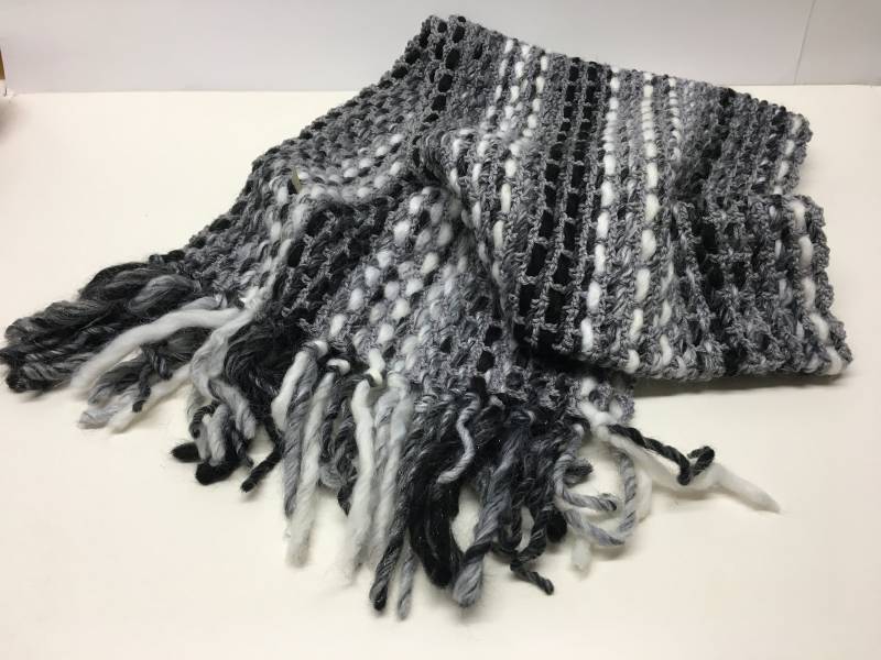 Schal, Handgewebt, Wolle, Länge 140 cm, Breite 27 Schwarz, Weiß, Grau, Unikat von gesuchtgefunden