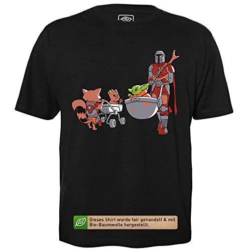 Baby Grogu vs Baby Groot - Herren T-Shirt für Geeks mit Spruch Motiv aus Bio-Baumwolle Kurzarm Rundhals Ausschnitt, Größe XL von getDigital