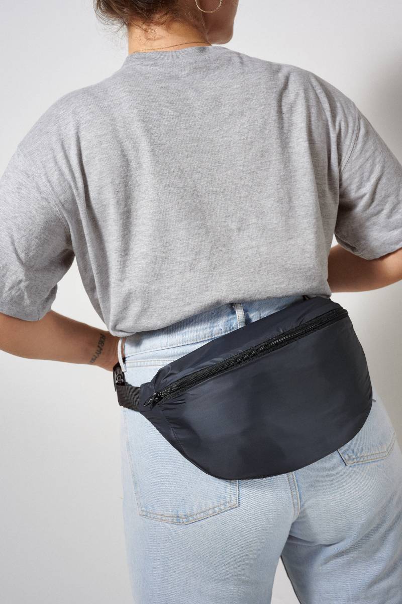 Große Bauchtasche Aus Einem Weichen Nylon von getfinster
